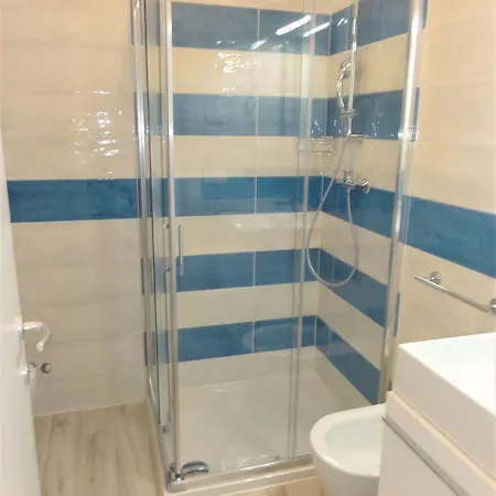 Apartman Bright Flat With Garden And Pool