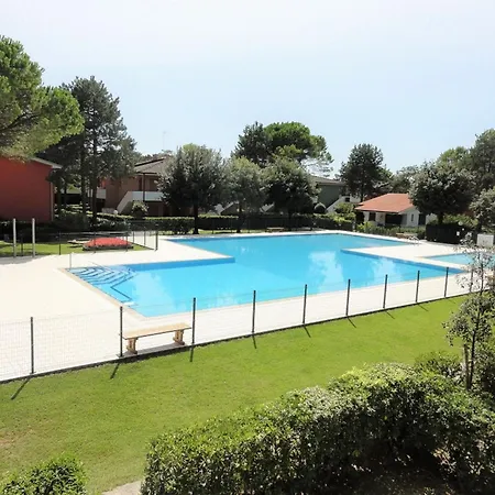 Apartman Bright Flat With Garden And Pool *