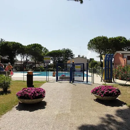 Apartman Bright Flat With Garden And Pool Bibione