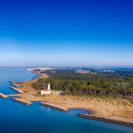 Bright Flat With Garden And Pool 比比翁