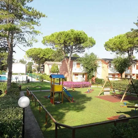 Bright Flat With Garden And Pool Apartman *