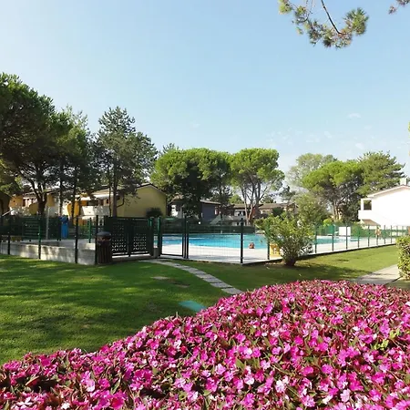 Bright Flat With Garden And Pool