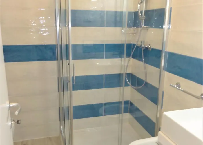 Апартаменты Bright Flat With Garden And Pool