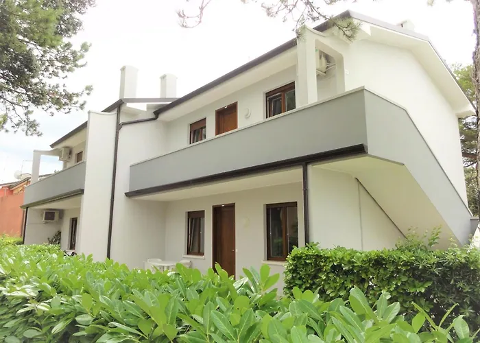 Апартаменты Bright Flat With Garden And Pool Бибионе