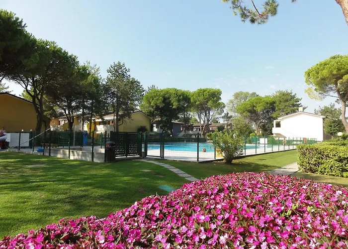 Bright Flat With Garden And Pool